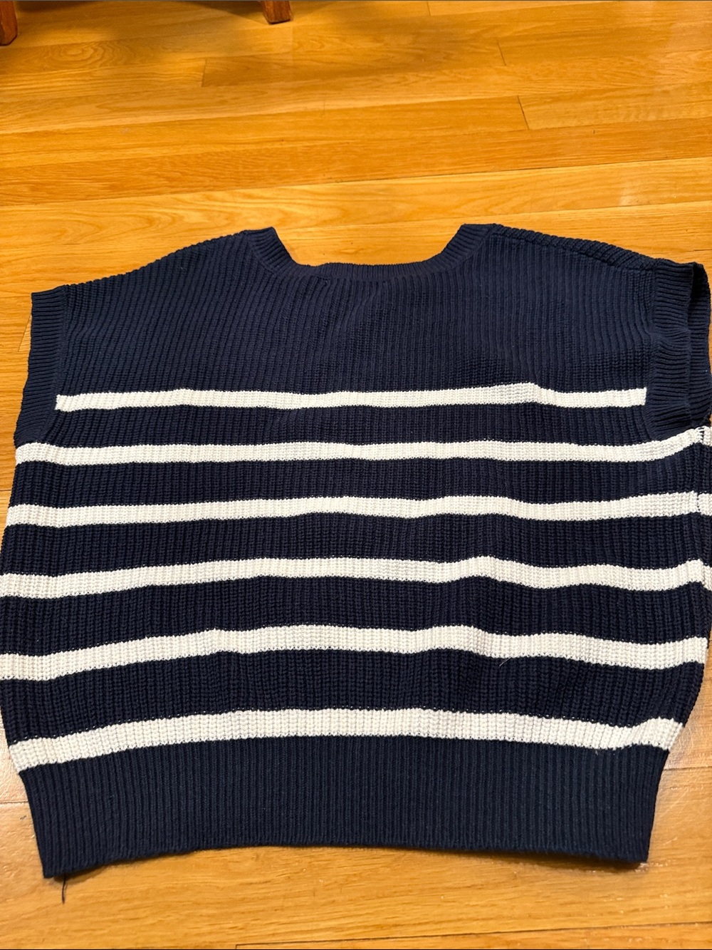 Moon & Madison striped sweater vest size large .